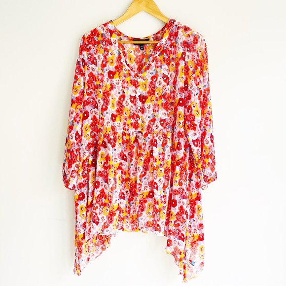 Lane Bryant Floral Shark Hem Top 14/16 - Picture 1 of 3